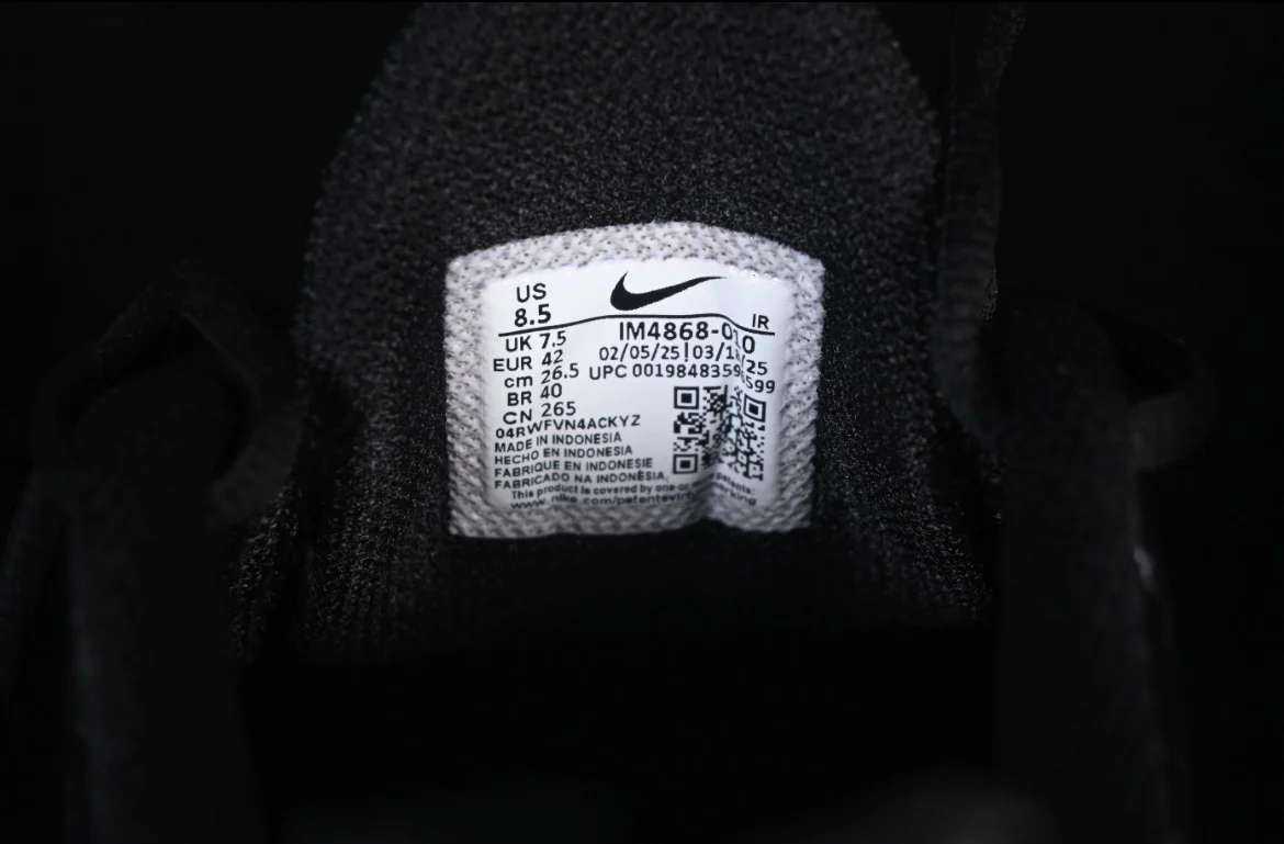 Nike Air Max Plus Black/Red - Image 6