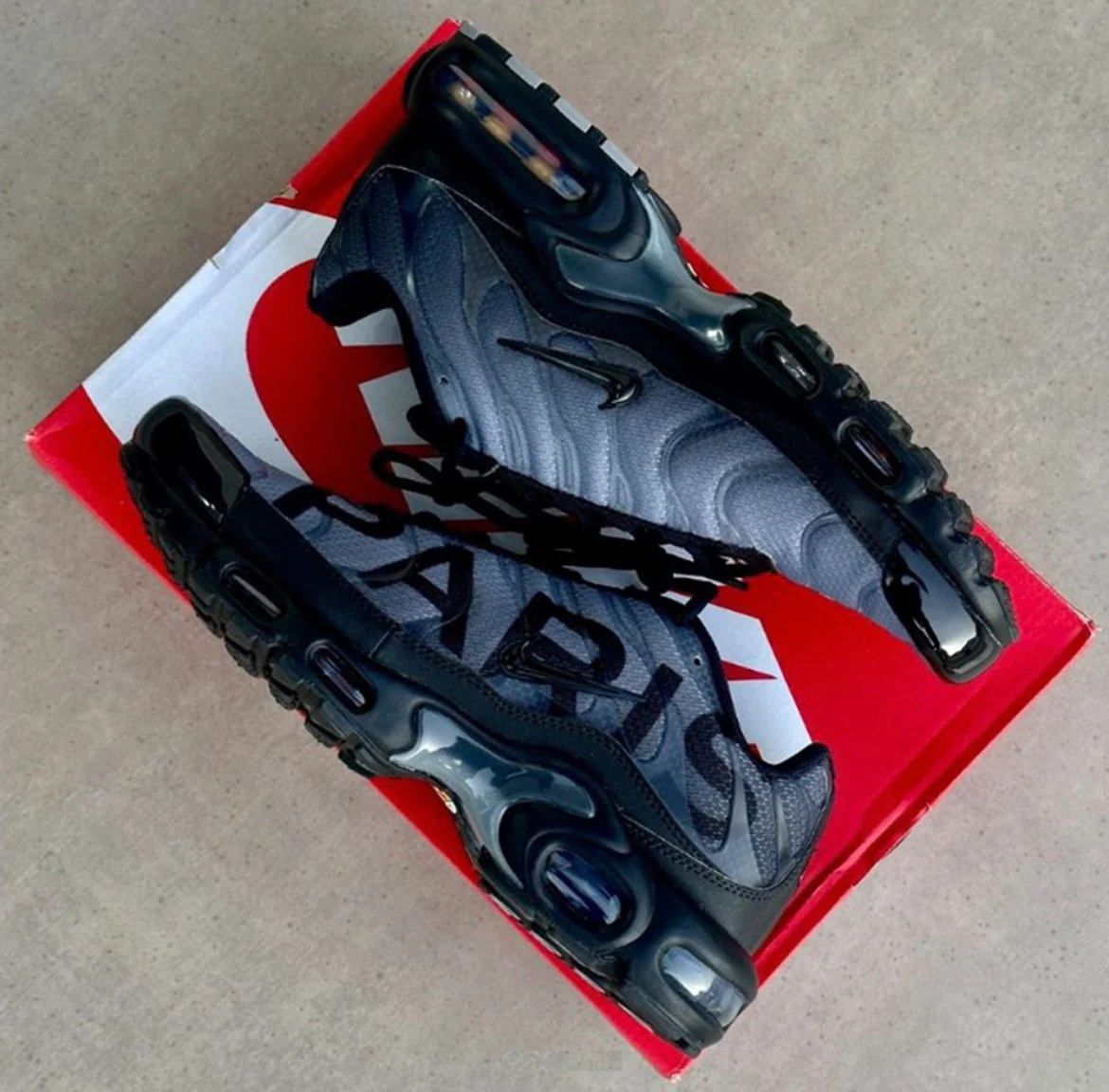 Nike Air Max Plus Paris - Image 2